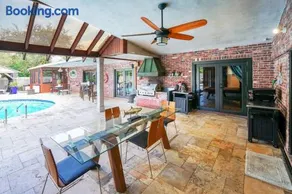 Upgraded Lux Retreat Coconut Creek with Hot Tub and Pool - Image 3