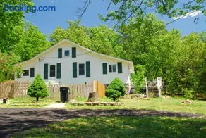Farmhouse Retreat - Sleeps 10 - 1hr from STL - Image 1