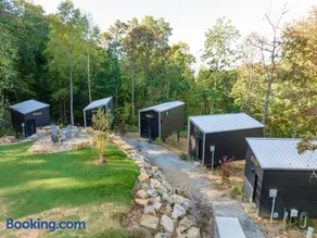 The Five Pines at Treetop Escapes - Image 2