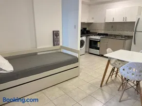 Dpto Pleno Centro con Asador y Cochera - Image 1