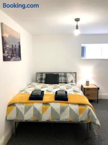 CLIFTON Apartments - Image 4