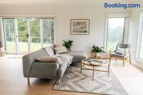 Stunning Top of the Otways Views 3-4 Bedroom House - Image 3