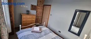 Two Bedroomed Loft Apartment - The Old Drill Hall Ryde - Image 4