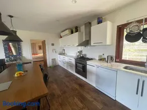 Golden Retreat Ultimate 5 Bed - Villa & Guesthouse - Image 5