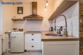 Amos Apartment - Air-Co & Private Parking Included - Image 2