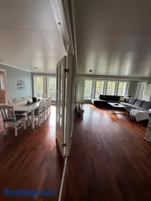 Large house in a central and quiet area - Image 2