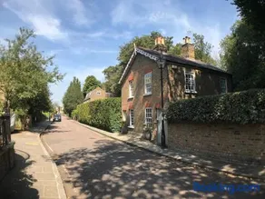 Charming Cottage with Roof Terrace - Image 2