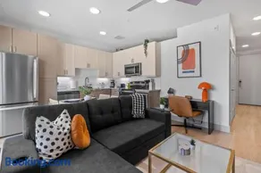 King Suite Retreat, Gym and Rooftop Access New - Image 2