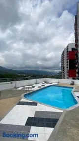 Martin hermoso lugar con vista a las montañas y piscina - Image 2
