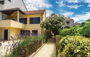 Apartments by the sea Sutivan, Brac - 15617 - Image 2