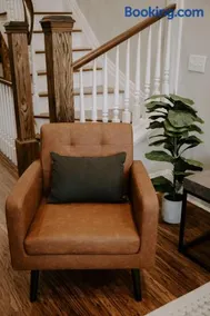 Stunning 4BR Townhome Rooftop City Views - Image 4