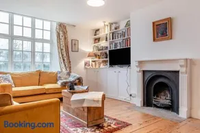 3 Bed in Brighstone oc-r30510 - Image 2