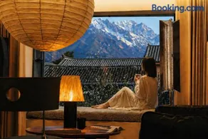卷野白卷 Wild White Hotel 日照金山花园美宿 白沙古镇店 - Image 1
