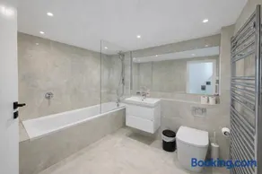 Greenstreet Apartment in London - Image 5