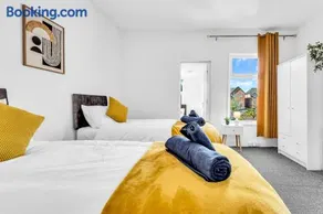 6 Bed Contractor Long term Stay Central Parking - Image 4