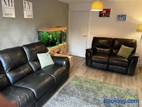 Brackley near Silverstone Grand Prix 3 double bed family home - Image 4