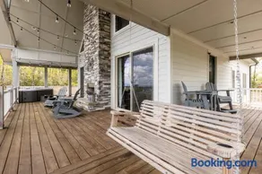 Mountain Top Escape w Hot Tub, Fireplace & Views - Image 4