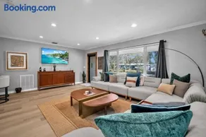 Newly Renovated - Sunny Family Haven in Pompano - Image 1