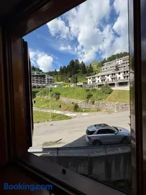 Comfortable home on the slopes, with a view and a ski room - Image 2