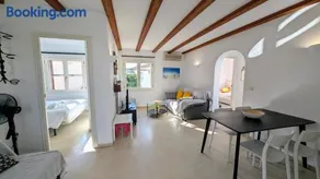 Appartement de vacances adapté aux familles avec piscine, terrasse et jardin | À côté de la plage | Parfait pour le travail à distance - Image 3