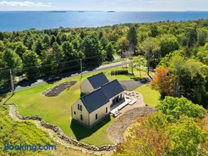 Enjoy tranquil pond views at The Pond House in Lincolnville, ME—2300 sq ft, 3 beds - Image 2