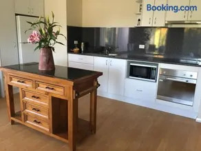 Middleton Bay Retreat - Image 1