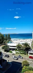 Beachfront Cronulla Getaway with Ocean Views & SPA - Image 2