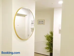 MPL Ensuites with kitchenettes Suites - Leeds City - Netflix & WIFI- First Direct & 02 Arena- LGI Hospital & Uni 5 Mins - Image 5