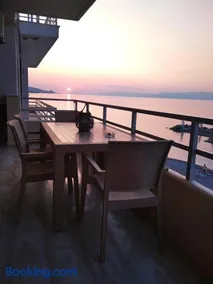 SKY AND SEA APARTMENT - Image 1