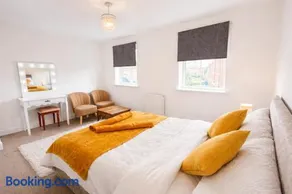4 Bedrooms Amazing Home Derby City Centre - Sleeps 6 - Next to Rollsroyce- Alstom - Pride Park - Image 3