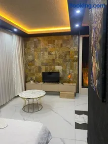 ROYALotel - Image 3