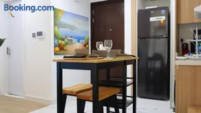 Azure Serenity 1BR - Chic Coastal Escape - Image 4
