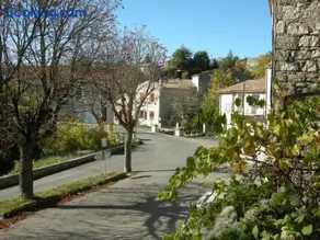 Maison accueillante à Reillanne avec jardin clos - Image 3