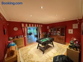 Luxury House on Private Estate with Hot tub and Play Barn - Image 3