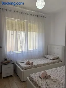 Deni Lalzi Bay Rooms - Image 3