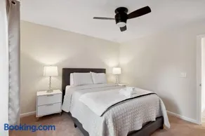 Hialeah Hole in One Golf House - Image 1