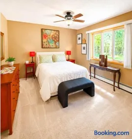 Fenced-in Pet-Friendly Private Wooded Escape - Image 2