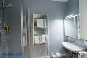 zentrale Ferienwohnung neu renoviert - Image 2