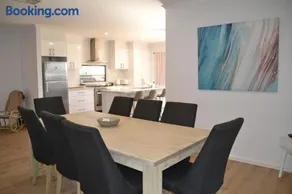 The Baltimore House - Family Getaway - Image 2