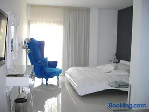 Crystal Hotel - Image 2
