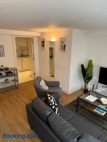 Modern 1 Bed Flat, Liverpool Street - Image 2