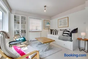 Flat 1 Eversley Cottage - Image 4