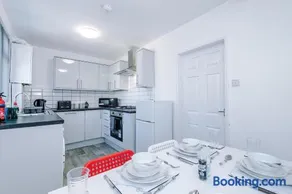 Spacious 4-Bedroom House in Skipton Sleeps 10 with Additional Lounge Sleeping - Image 1