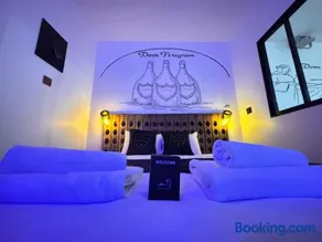 La suite Dom Perignon jacuzzi et sauna au centre - Image 2