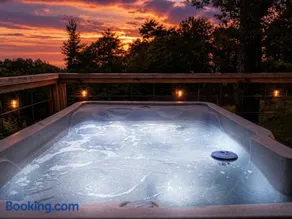 Starlight Yurt- A Romantic Stay w/ Hot Tub Views - Image 2