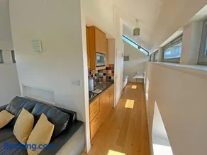 Kinvara Suites No 2 Top Floor by Trident Holiday Homes - Image 4