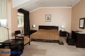 Lavina Park Hotel - Image 2
