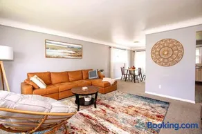 Maple Heights 3BR Cozy and Spacious - Image 1