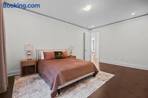 GlobalStay Spacious 4-Bedroom Luxury Home in Brampton 4,600 sq ft - Image 4
