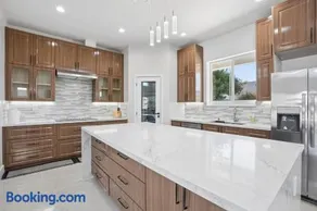 4 Bedroom luxry living with private pool - Image 4
